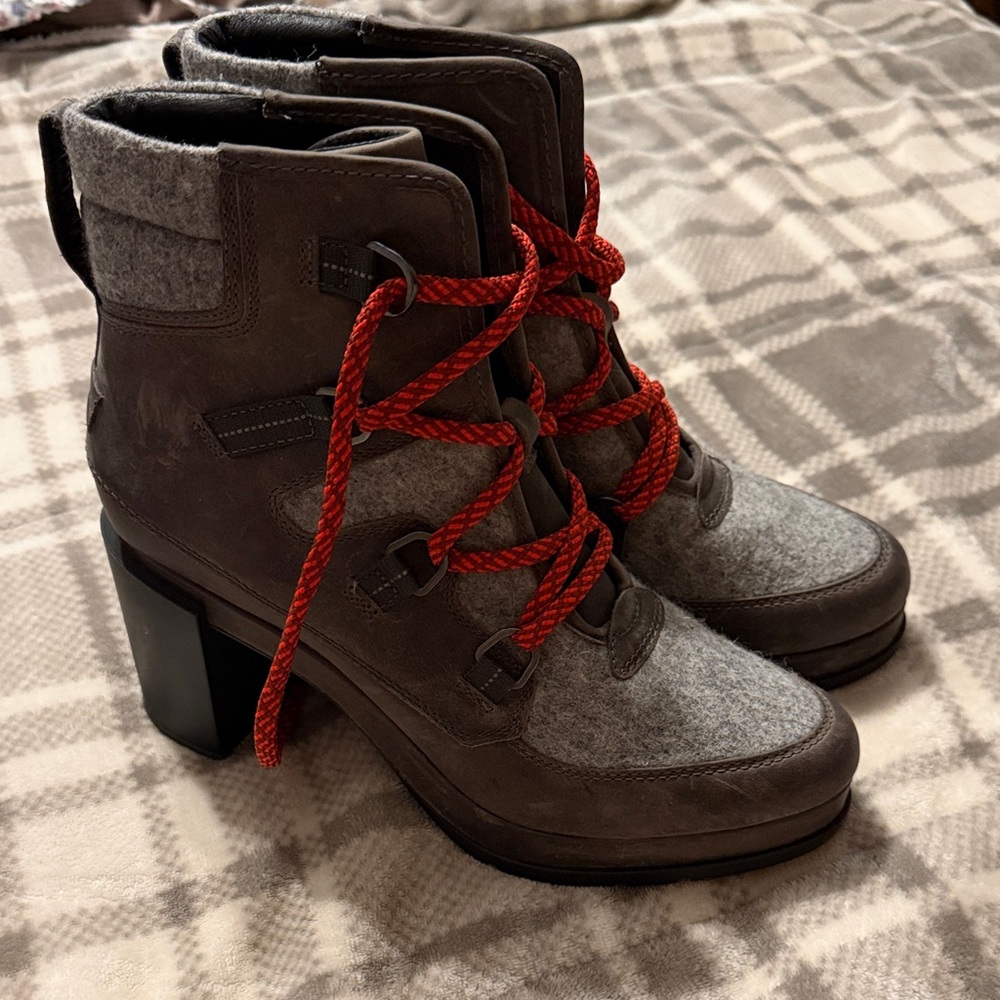 Sorel Gray with Red Laces Heeled Boots (Size 10)